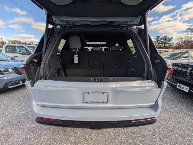 new 2025 Lincoln Navigator car, priced at $102,802