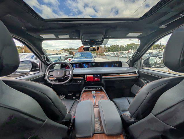 new 2025 Lincoln Navigator car, priced at $123,585