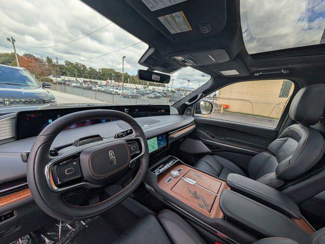 new 2025 Lincoln Navigator car, priced at $123,585