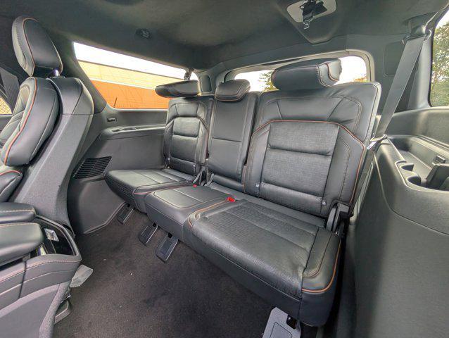 new 2025 Lincoln Navigator car, priced at $109,174