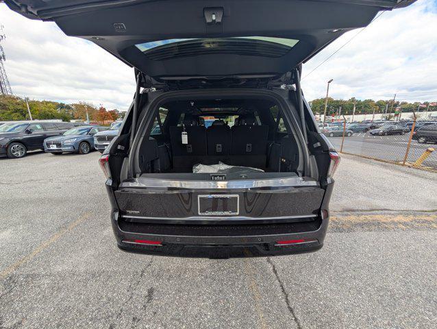 new 2025 Lincoln Navigator car, priced at $123,585