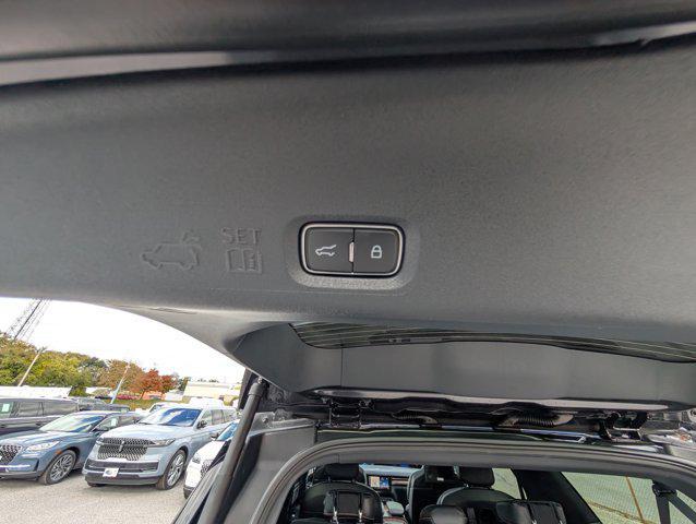 new 2025 Lincoln Navigator car, priced at $123,585