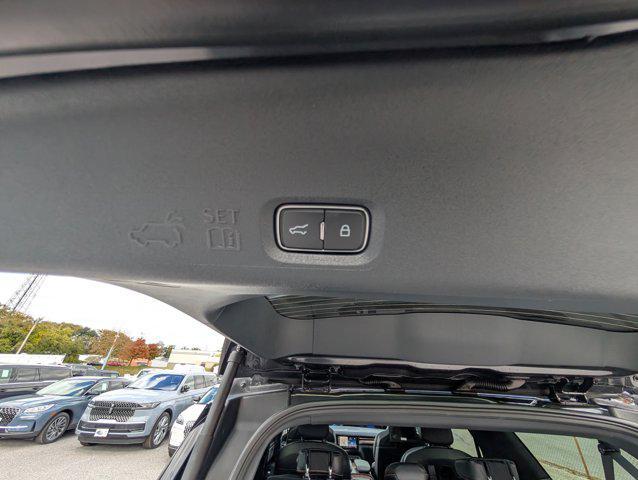new 2025 Lincoln Navigator car, priced at $109,174