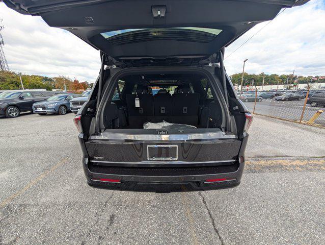 new 2025 Lincoln Navigator car, priced at $109,174