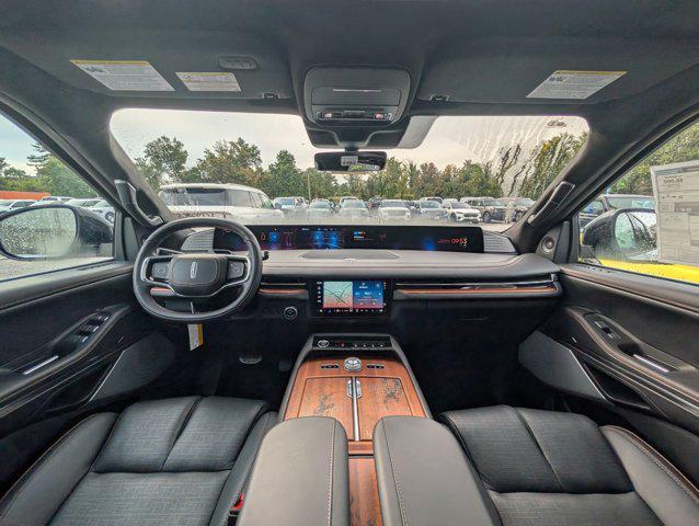 new 2025 Lincoln Navigator car, priced at $123,585