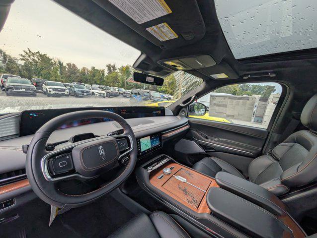 new 2025 Lincoln Navigator car, priced at $123,585