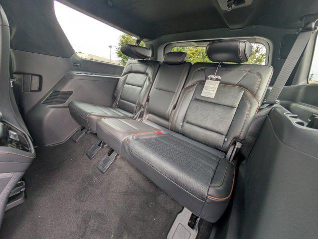 new 2025 Lincoln Navigator car, priced at $123,585