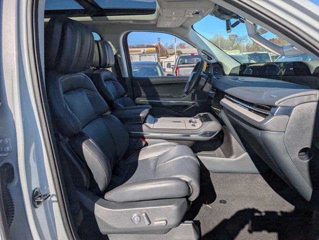 new 2025 Lincoln Navigator car, priced at $99,206