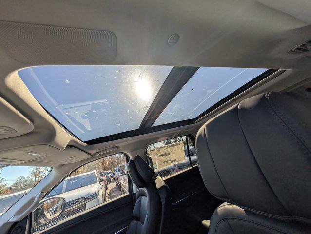 new 2025 Lincoln Navigator car, priced at $99,206