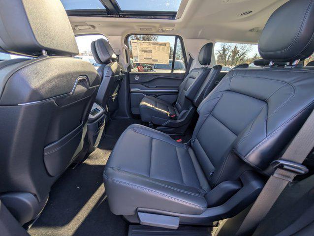 new 2025 Lincoln Navigator car, priced at $99,206