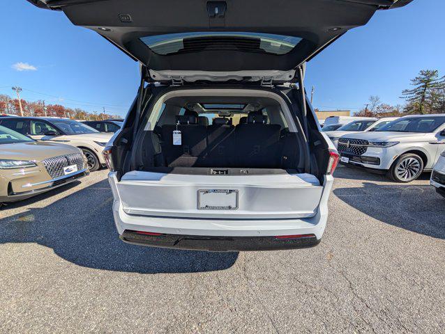 new 2025 Lincoln Navigator car, priced at $99,206