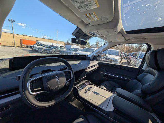 new 2025 Lincoln Navigator car, priced at $99,206