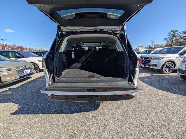new 2025 Lincoln Navigator car, priced at $99,206