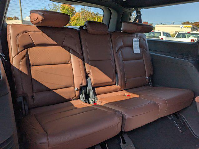 new 2025 Lincoln Navigator car, priced at $102,077