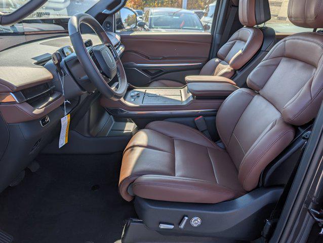 new 2025 Lincoln Navigator car, priced at $102,077