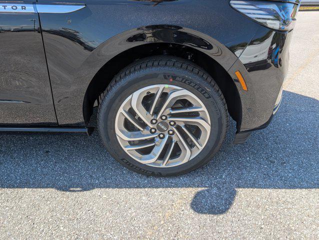 new 2025 Lincoln Navigator car, priced at $99,058