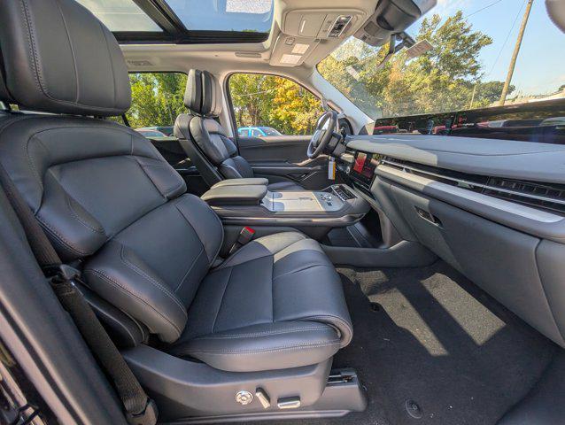 new 2025 Lincoln Navigator car, priced at $99,058