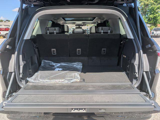 new 2025 Lincoln Navigator car, priced at $99,058