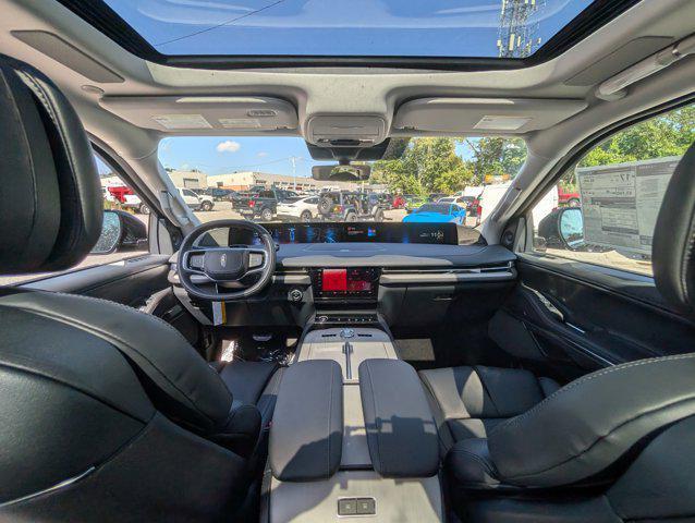 new 2025 Lincoln Navigator car, priced at $99,058