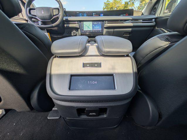 new 2025 Lincoln Navigator car, priced at $99,058