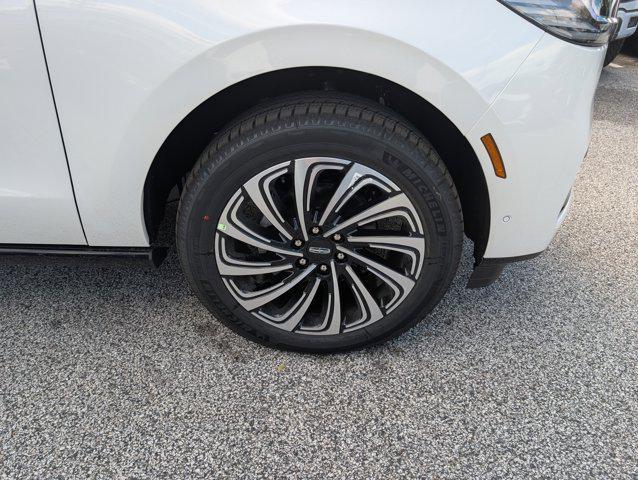 new 2025 Lincoln Navigator car, priced at $120,585