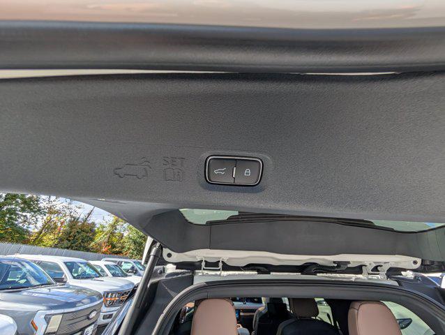 new 2025 Lincoln Navigator car, priced at $107,837