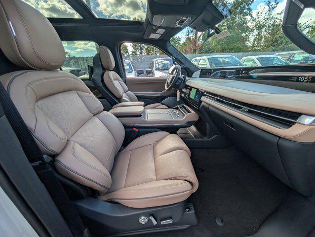 new 2025 Lincoln Navigator car, priced at $120,585