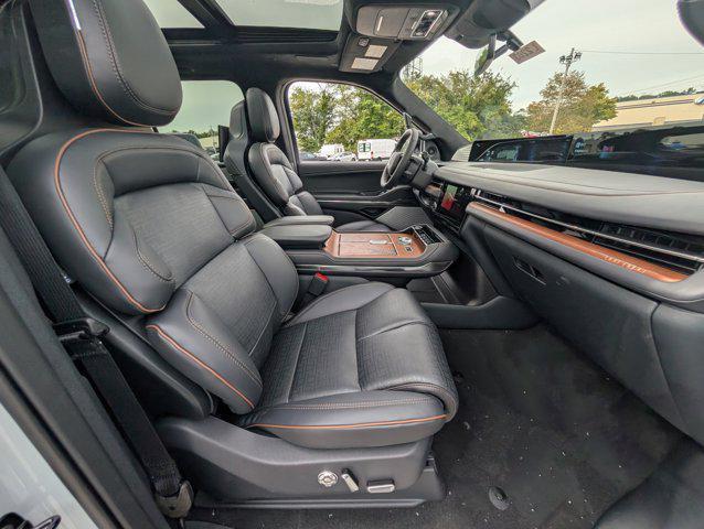 new 2025 Lincoln Navigator car, priced at $123,585