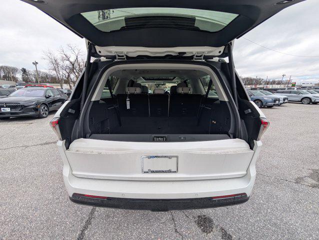 new 2025 Lincoln Navigator car, priced at $96,996
