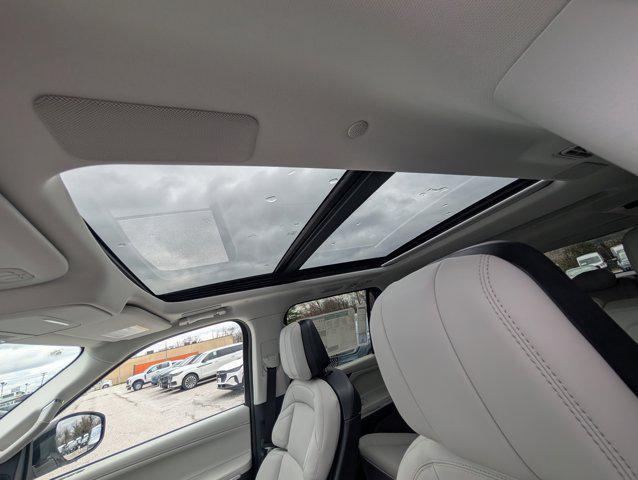 new 2025 Lincoln Navigator car, priced at $96,996