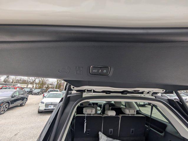 new 2025 Lincoln Navigator car, priced at $96,996