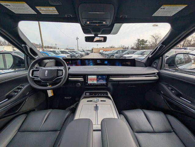 new 2025 Lincoln Navigator car, priced at $109,032