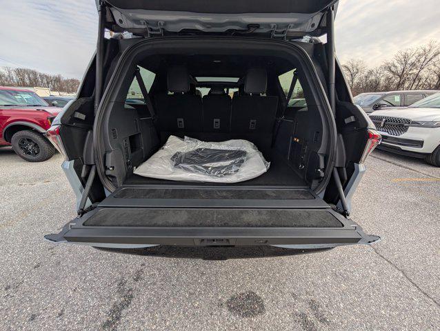 new 2025 Lincoln Navigator car, priced at $109,032