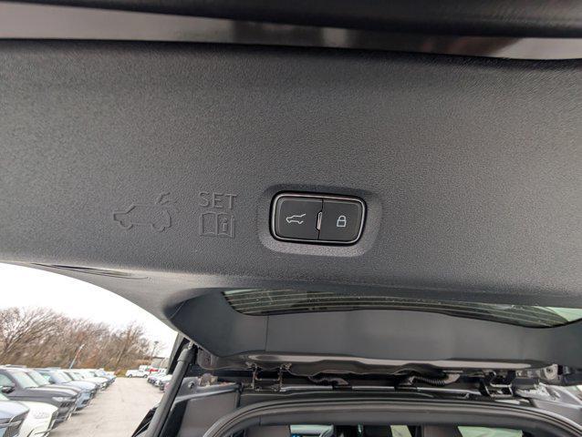 new 2025 Lincoln Navigator car, priced at $124,590