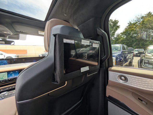 new 2025 Lincoln Navigator car, priced at $123,185