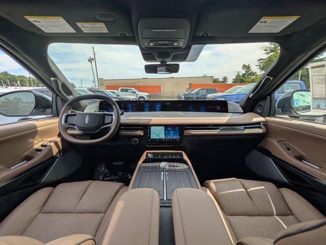 new 2025 Lincoln Navigator car, priced at $123,185