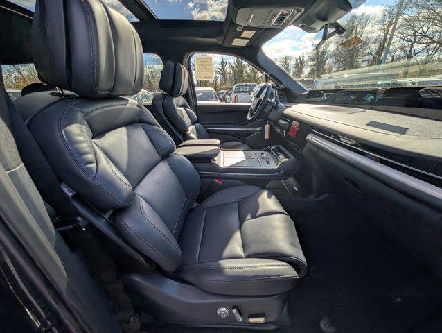 new 2025 Lincoln Navigator car, priced at $109,032