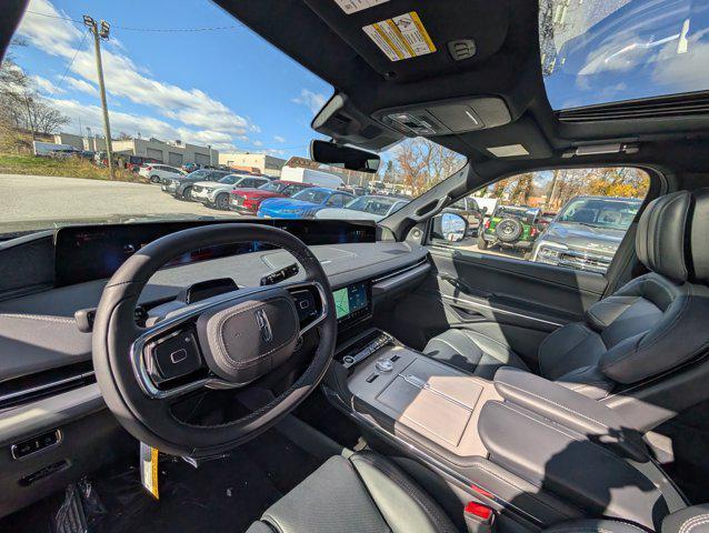 new 2025 Lincoln Navigator car, priced at $109,032