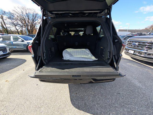 new 2025 Lincoln Navigator car, priced at $109,032