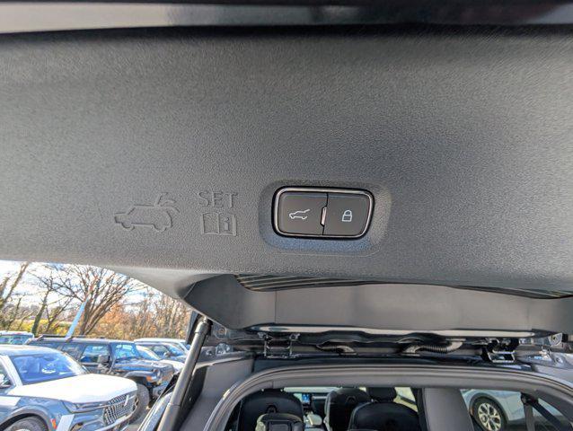 new 2025 Lincoln Navigator car, priced at $109,032