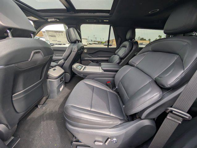 new 2025 Lincoln Navigator car, priced at $97,017