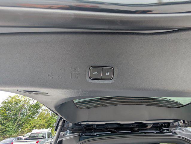 new 2025 Lincoln Navigator car, priced at $97,017