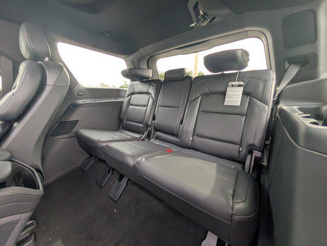new 2025 Lincoln Navigator car, priced at $97,017