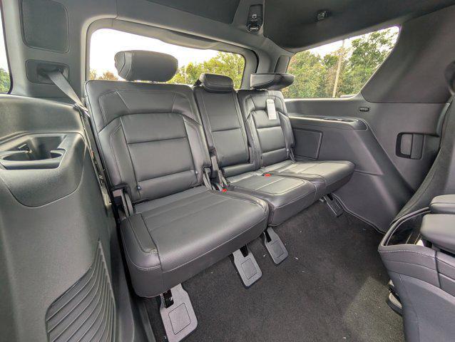 new 2025 Lincoln Navigator car, priced at $97,017
