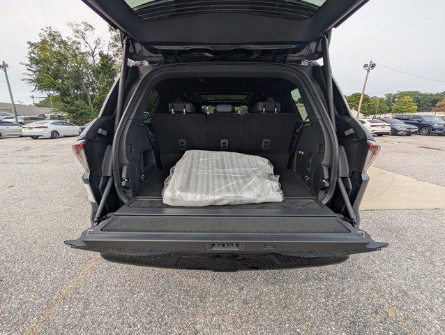 new 2025 Lincoln Navigator car, priced at $97,017