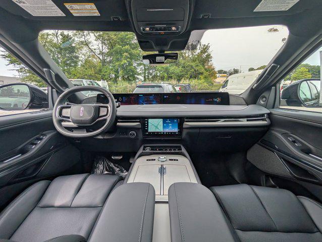 new 2025 Lincoln Navigator car, priced at $97,017