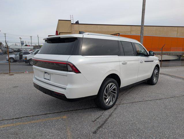 new 2025 Lincoln Navigator car, priced at $105,672