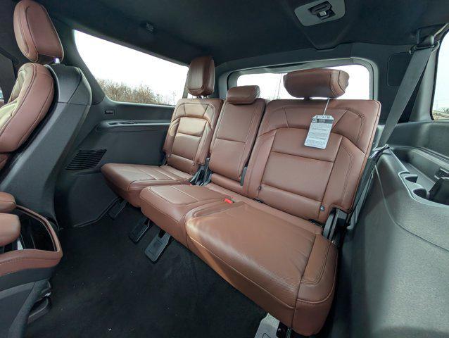 new 2025 Lincoln Navigator car, priced at $105,672