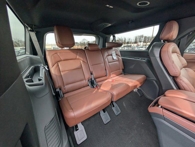 new 2025 Lincoln Navigator car, priced at $105,672