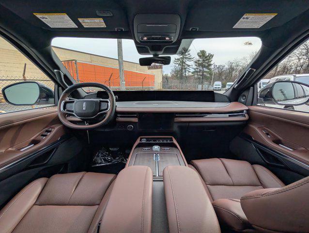 new 2025 Lincoln Navigator car, priced at $105,672